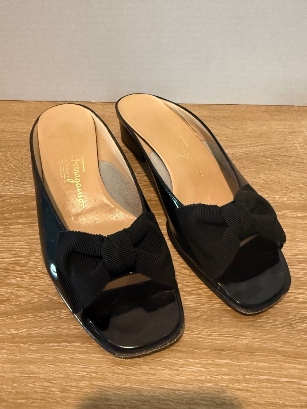 Salvatore Ferragamo Patent Leather Bow Slide Sandals - Picture 1 of 12
